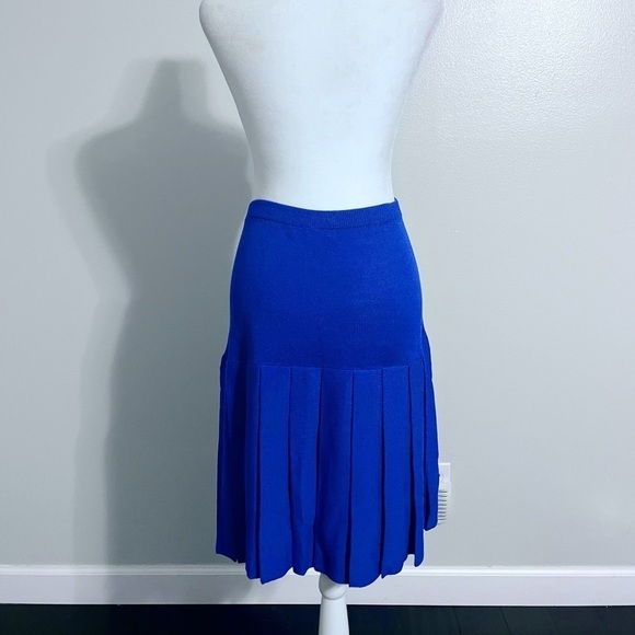 St John Vintage 2 Piece Knit Skirt Suit - Picture 4 of 8